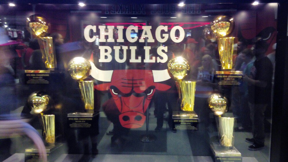 芝加哥公牛内部会议纪要流出——冲刺阶段临场应变，欧联使命明确，赛程密集仍需轮换的简单介绍